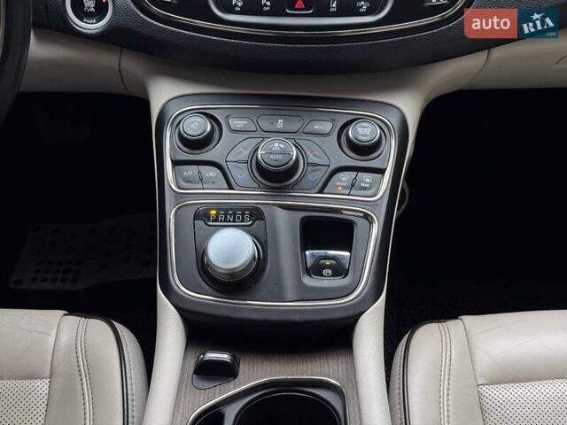 Сірий Крайслер 200, об'ємом двигуна 3.61 л та пробігом 184 тис. км за 12600 $, фото 32 на Automoto.ua