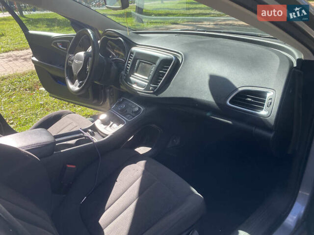 Серый Крайслер 200, объемом двигателя 2.36 л и пробегом 224 тыс. км за 8900 $, фото 17 на Automoto.ua
