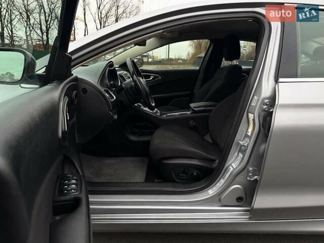 Сірий Крайслер 200, об'ємом двигуна 2.4 л та пробігом 270 тис. км за 6900 $, фото 6 на Automoto.ua