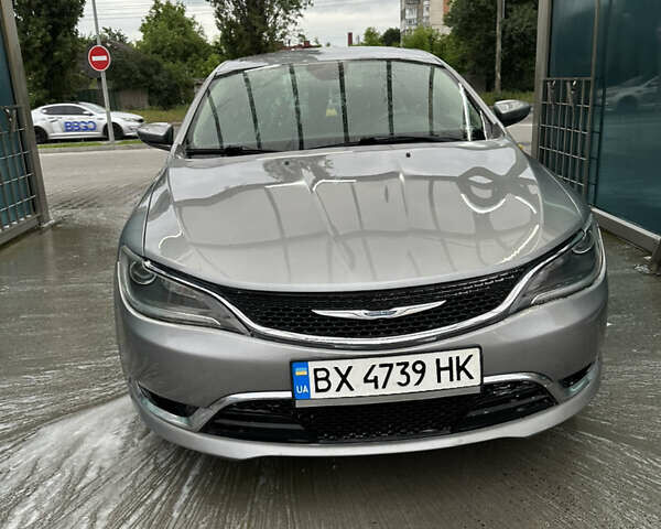 Серый Крайслер 200, объемом двигателя 2.36 л и пробегом 201 тыс. км за 9700 $, фото 1 на Automoto.ua