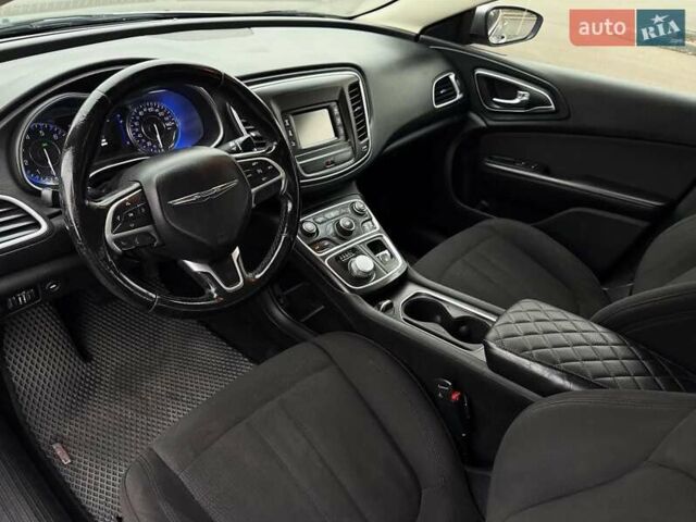 Сірий Крайслер 200, об'ємом двигуна 2.4 л та пробігом 270 тис. км за 6900 $, фото 5 на Automoto.ua