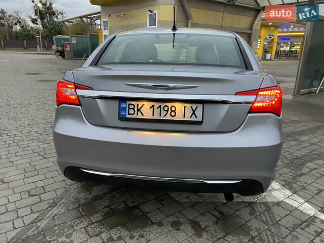 Крайслер 200 2014 в Дубно на Automoto.ua Серый Крайслер 200, объемом двигателя 2.36 л и пробегом 78 тыс. км за 8900 $, фото 7 на Automoto.ua