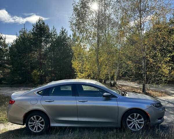 Серый Крайслер 200, объемом двигателя 2.36 л и пробегом 202 тыс. км за 8700 $, фото 5 на Automoto.ua