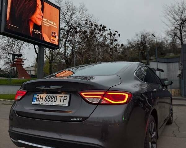 Серый Крайслер 200, объемом двигателя 2.4 л и пробегом 173 тыс. км за 10300 $, фото 3 на Automoto.ua