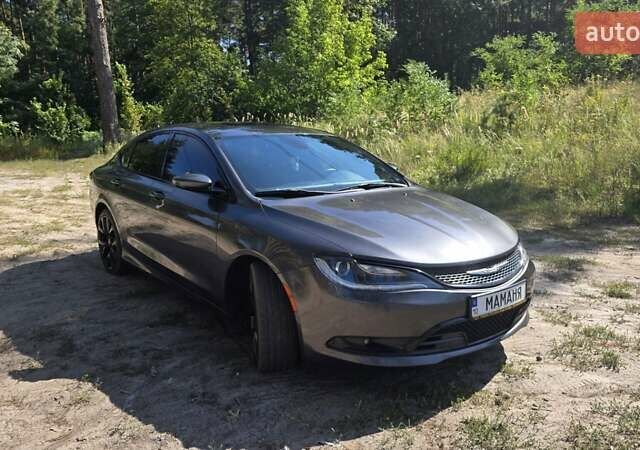 Серый Крайслер 200, объемом двигателя 2.4 л и пробегом 195 тыс. км за 10900 $, фото 1 на Automoto.ua