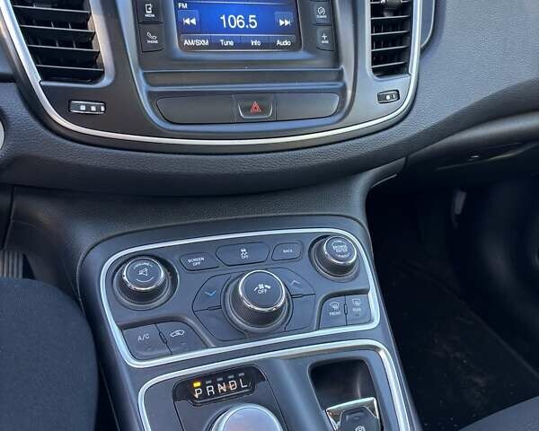 Серый Крайслер 200, объемом двигателя 2.36 л и пробегом 202 тыс. км за 8700 $, фото 21 на Automoto.ua