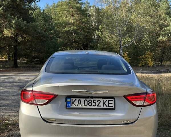 Серый Крайслер 200, объемом двигателя 2.36 л и пробегом 202 тыс. км за 8700 $, фото 10 на Automoto.ua