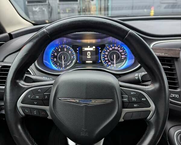 Серый Крайслер 200, объемом двигателя 2.4 л и пробегом 173 тыс. км за 10300 $, фото 12 на Automoto.ua