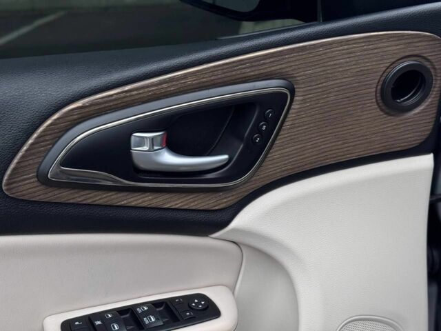 Сірий Крайслер 200, об'ємом двигуна 3.6 л та пробігом 184 тис. км за 12600 $, фото 22 на Automoto.ua