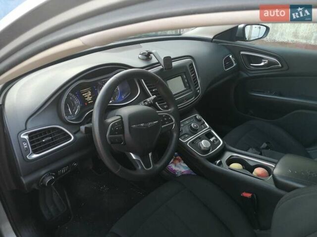 Серый Крайслер 200, объемом двигателя 2.4 л и пробегом 140 тыс. км за 12000 $, фото 5 на Automoto.ua