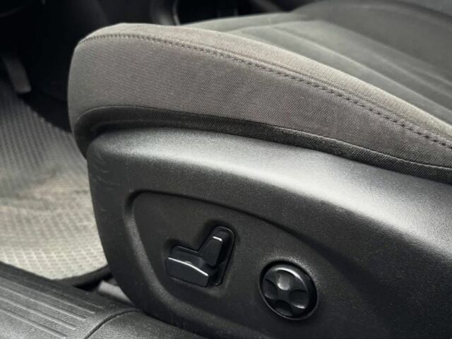 Сірий Крайслер 200, об'ємом двигуна 2.4 л та пробігом 250 тис. км за 6900 $, фото 13 на Automoto.ua