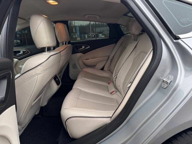 Сірий Крайслер 200, об'ємом двигуна 3.6 л та пробігом 184 тис. км за 12600 $, фото 21 на Automoto.ua