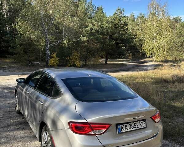 Серый Крайслер 200, объемом двигателя 2.36 л и пробегом 202 тыс. км за 8700 $, фото 13 на Automoto.ua