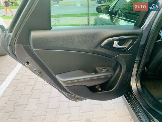 Серый Крайслер 200, объемом двигателя 2.36 л и пробегом 111 тыс. км за 10200 $, фото 58 на Automoto.ua