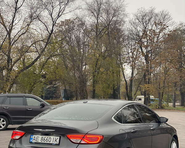 Сірий Крайслер 200, об'ємом двигуна 2.36 л та пробігом 257 тис. км за 9600 $, фото 5 на Automoto.ua