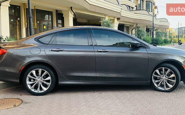 Серый Крайслер 200, объемом двигателя 2.36 л и пробегом 111 тыс. км за 10200 $, фото 24 на Automoto.ua