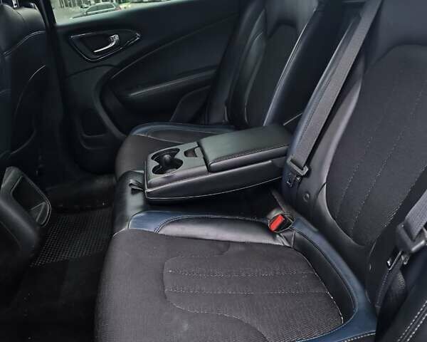 Серый Крайслер 200, объемом двигателя 2.36 л и пробегом 198 тыс. км за 8000 $, фото 11 на Automoto.ua