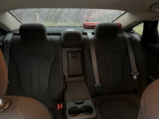 Серый Крайслер 200, объемом двигателя 2.4 л и пробегом 280 тыс. км за 8500 $, фото 9 на Automoto.ua