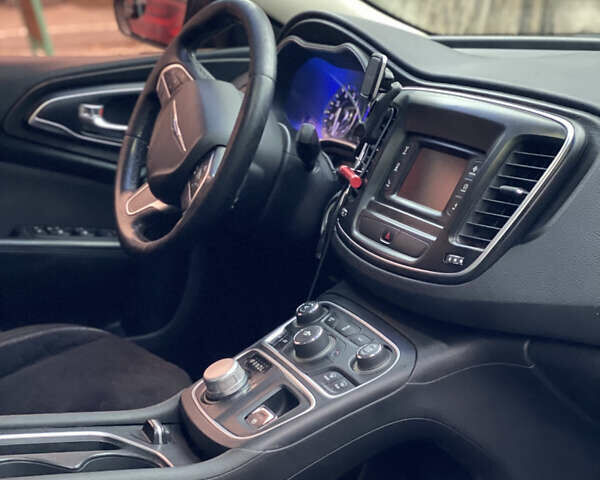 Сірий Крайслер 200, об'ємом двигуна 2.36 л та пробігом 257 тис. км за 9600 $, фото 10 на Automoto.ua