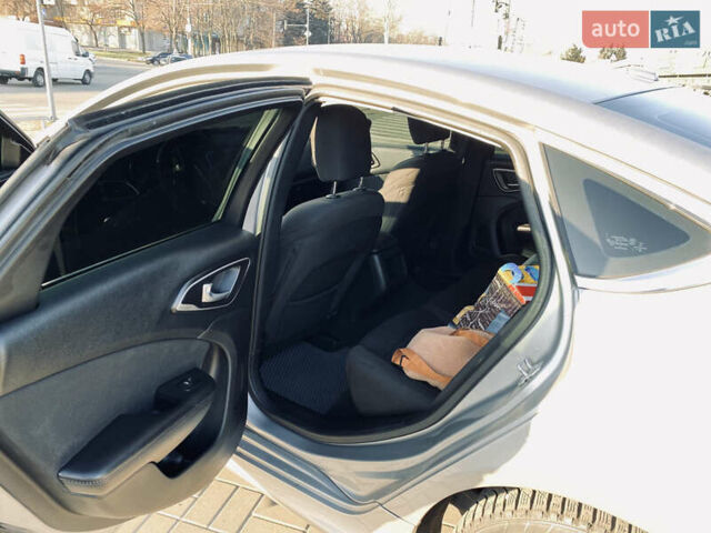 Сірий Крайслер 200, об'ємом двигуна 2.36 л та пробігом 278 тис. км за 8900 $, фото 16 на Automoto.ua