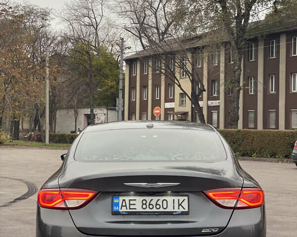 Сірий Крайслер 200, об'ємом двигуна 2.36 л та пробігом 257 тис. км за 9600 $, фото 4 на Automoto.ua