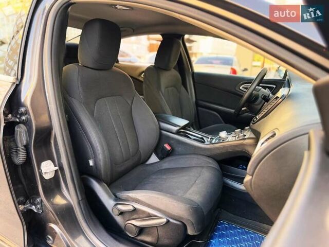 Сірий Крайслер 200, об'ємом двигуна 2.4 л та пробігом 117 тис. км за 10500 $, фото 13 на Automoto.ua