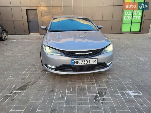 Серый Крайслер 200, объемом двигателя 2.36 л и пробегом 313 тыс. км за 8500 $, фото 1 на Automoto.ua