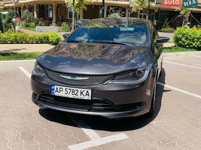 Серый Крайслер 200, объемом двигателя 2.36 л и пробегом 111 тыс. км за 10200 $, фото 2 на Automoto.ua