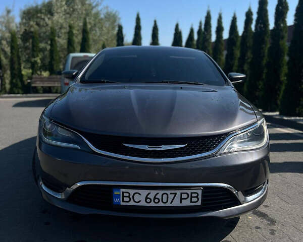 Серый Крайслер 200, объемом двигателя 2.36 л и пробегом 221 тыс. км за 7200 $, фото 4 на Automoto.ua