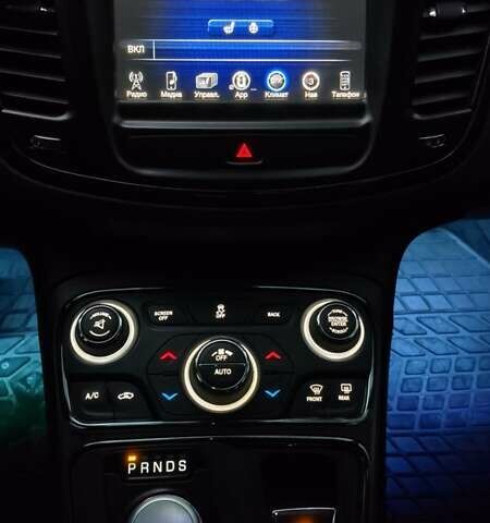 Серый Крайслер 200, объемом двигателя 3.6 л и пробегом 206 тыс. км за 12000 $, фото 19 на Automoto.ua