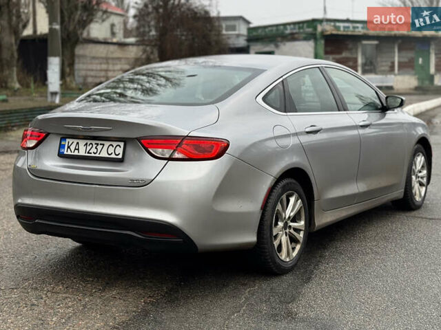Серый Крайслер 200, объемом двигателя 2.36 л и пробегом 278 тыс. км за 6900 $, фото 3 на Automoto.ua