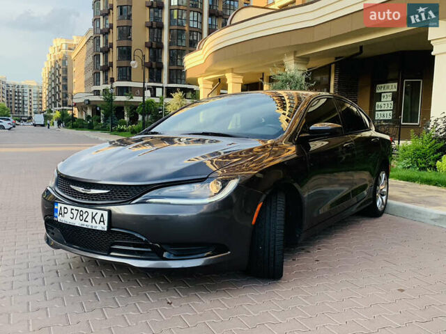 Серый Крайслер 200, объемом двигателя 2.36 л и пробегом 111 тыс. км за 10200 $, фото 8 на Automoto.ua