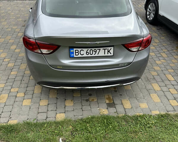 Серый Крайслер 200, объемом двигателя 2.36 л и пробегом 263 тыс. км за 10000 $, фото 3 на Automoto.ua