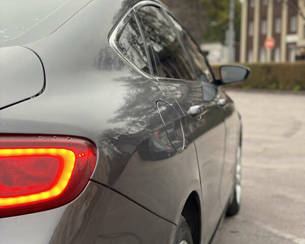 Сірий Крайслер 200, об'ємом двигуна 2.36 л та пробігом 257 тис. км за 9600 $, фото 9 на Automoto.ua