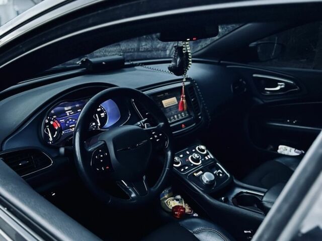 Серый Крайслер 200, объемом двигателя 2.4 л и пробегом 165 тыс. км за 12200 $, фото 7 на Automoto.ua