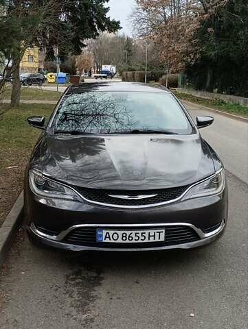 Серый Крайслер 200, объемом двигателя 2.36 л и пробегом 160 тыс. км за 11000 $, фото 3 на Automoto.ua
