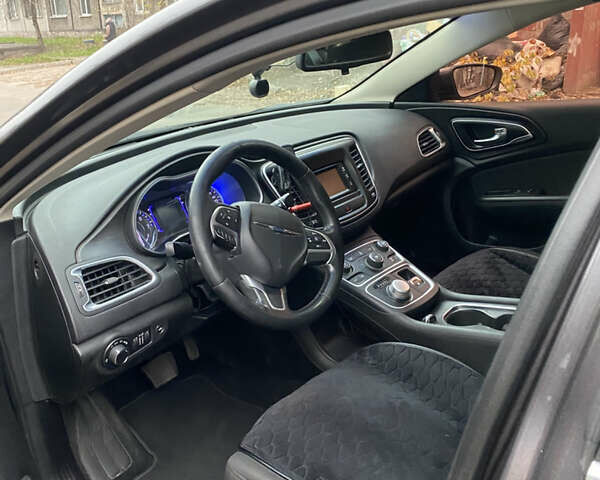 Сірий Крайслер 200, об'ємом двигуна 2.36 л та пробігом 257 тис. км за 9600 $, фото 13 на Automoto.ua