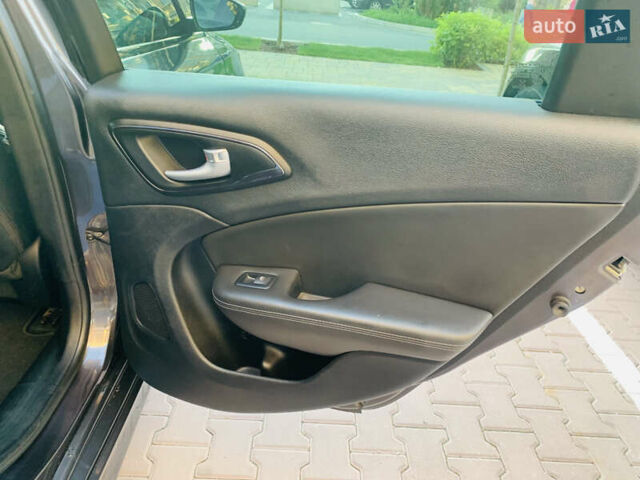 Серый Крайслер 200, объемом двигателя 2.36 л и пробегом 111 тыс. км за 10200 $, фото 62 на Automoto.ua