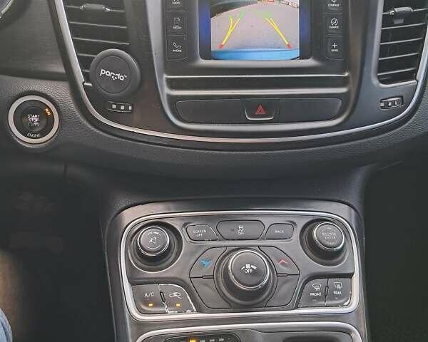 Серый Крайслер 200, объемом двигателя 2.36 л и пробегом 273 тыс. км за 7900 $, фото 17 на Automoto.ua