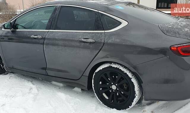 Крайслер 200 2015 в Львове на Automoto.ua Серый Крайслер 200, объемом двигателя 2.4 л и пробегом 230 тыс. км за 8500 $, фото 1 на Automoto.ua