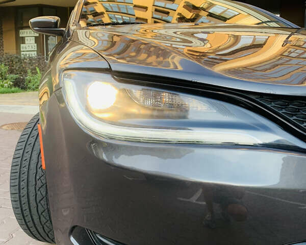 Серый Крайслер 200, объемом двигателя 2.36 л и пробегом 111 тыс. км за 10200 $, фото 26 на Automoto.ua