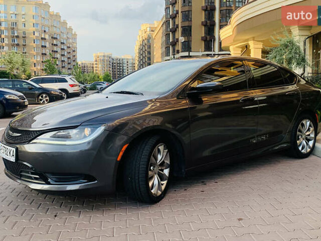 Серый Крайслер 200, объемом двигателя 2.36 л и пробегом 111 тыс. км за 10200 $, фото 10 на Automoto.ua