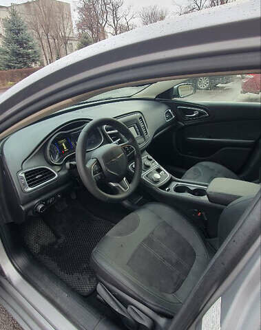Серый Крайслер 200, объемом двигателя 2.36 л и пробегом 172 тыс. км за 9500 $, фото 8 на Automoto.ua
