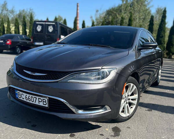 Серый Крайслер 200, объемом двигателя 2.36 л и пробегом 221 тыс. км за 7200 $, фото 2 на Automoto.ua