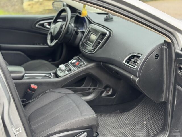 Серый Крайслер 200, объемом двигателя 2.4 л и пробегом 250 тыс. км за 6900 $, фото 7 на Automoto.ua