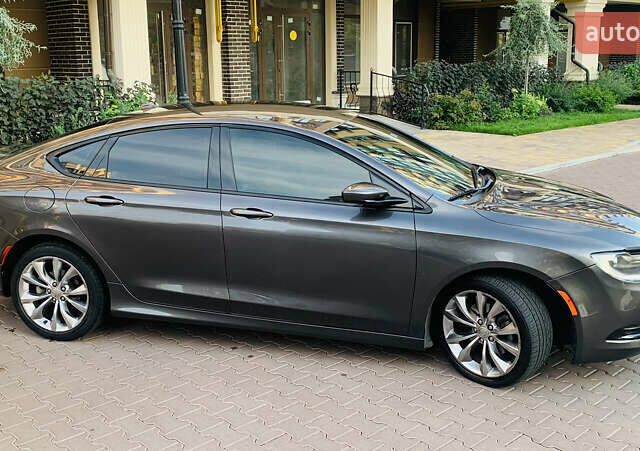 Серый Крайслер 200, объемом двигателя 2.36 л и пробегом 111 тыс. км за 10200 $, фото 23 на Automoto.ua