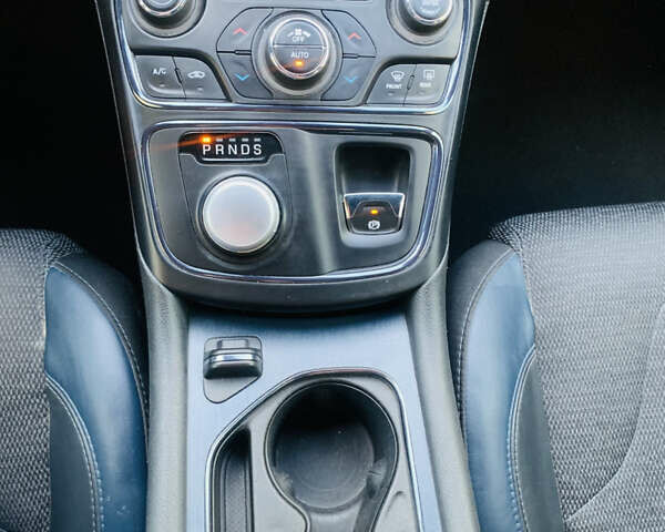 Серый Крайслер 200, объемом двигателя 2.36 л и пробегом 111 тыс. км за 10200 $, фото 55 на Automoto.ua