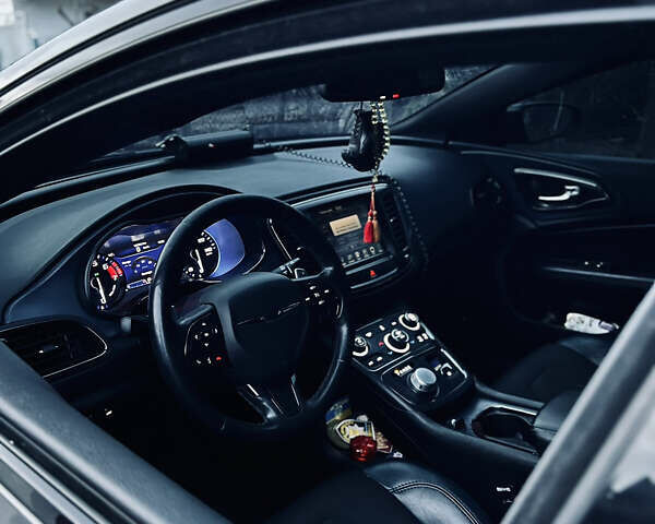 Серый Крайслер 200, объемом двигателя 2.4 л и пробегом 165 тыс. км за 12200 $, фото 10 на Automoto.ua