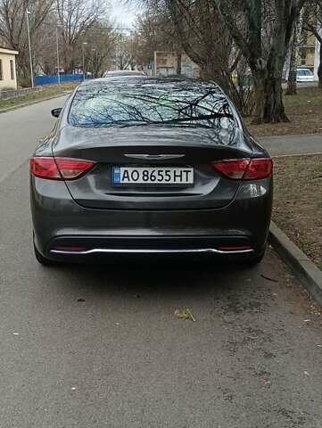 Серый Крайслер 200, объемом двигателя 2.36 л и пробегом 160 тыс. км за 11000 $, фото 5 на Automoto.ua