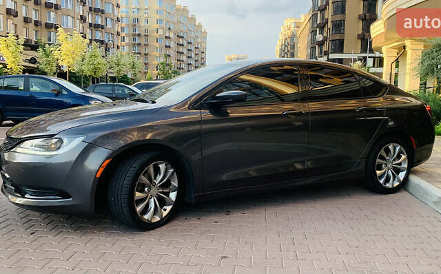 Серый Крайслер 200, объемом двигателя 2.36 л и пробегом 111 тыс. км за 10200 $, фото 12 на Automoto.ua